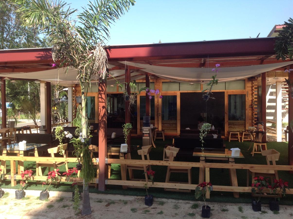 Check In And Chill Out Hotel Ban Laem Sok Luaran gambar