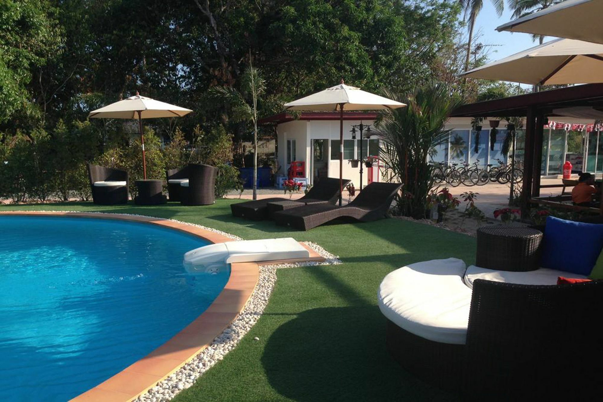 Check In And Chill Out Hotel Ban Laem Sok Luaran gambar
